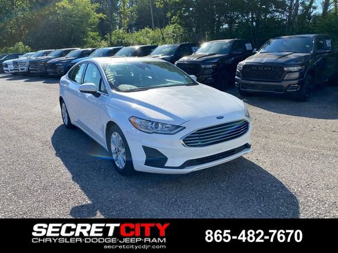 Used 2019 Ford Fusion SE FWD image 3