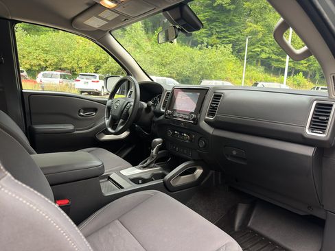 Used 2022 Nissan Frontier SV RWD image 17