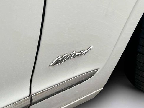 Used 2022 Bentley Flying Spur Plug-In Hybrid image 34