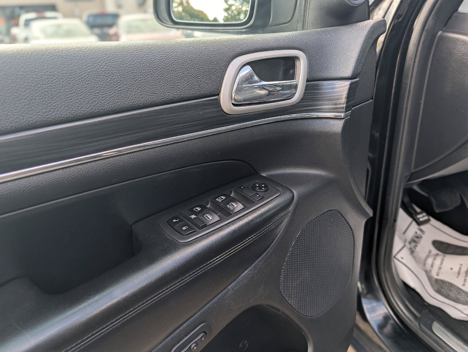 Used 2020 Jeep Grand Cherokee Limited AWD/4WD image 35