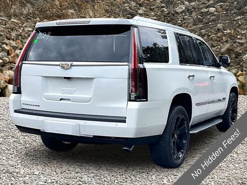 Used 2017 Cadillac Escalade Luxury AWD/4WD image 2