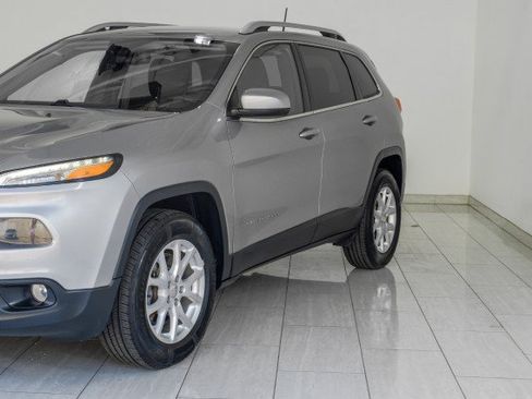 Used 2016 Jeep Cherokee Latitude w/ Cold Weather Group AWD/4WD image 67