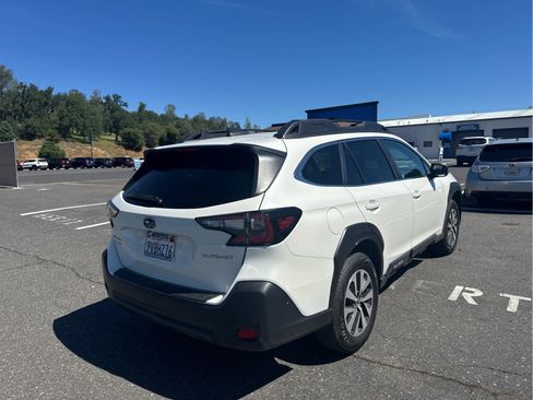 Used 2025 Subaru Outback Premium image 5