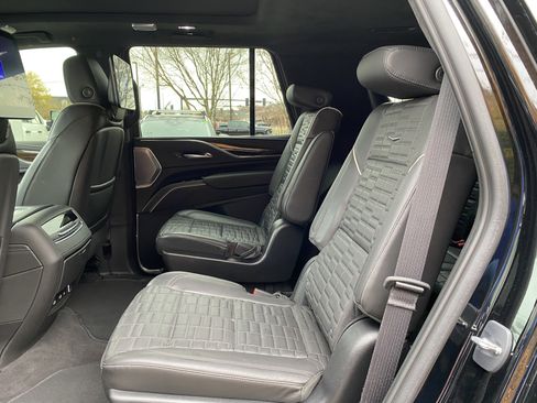 Used 2023 Cadillac Escalade Sport Platinum w/ LPO, ONYX Package image 39