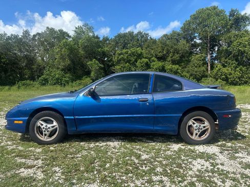 Used 2004 Pontiac Sunfire Coupe w/ 1SB Preferred Equipment Group FWD image 2