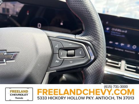 Used 2025 Chevrolet Trax RS w/ Sunroof Package FWD image 28