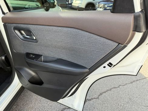 Used 2023 Nissan Rogue SV image 30