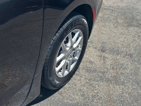 Used 2024 Chrysler Pacifica Touring-L FWD image 32