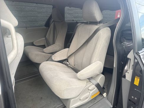 Used 2013 Toyota Sienna LE FWD image 10