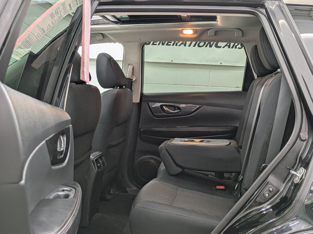Used 2018 Nissan Rogue SV AWD/4WD image 13