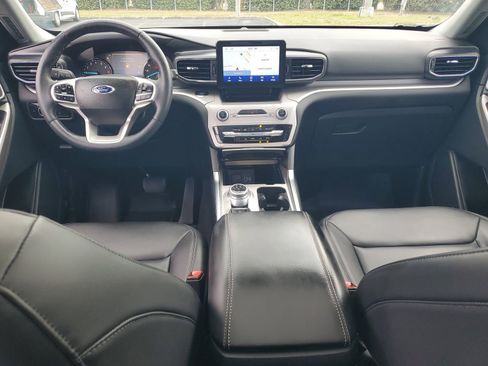 Used 2023 Ford Explorer XLT w/ Equipment Group 202A AWD/4WD image 15