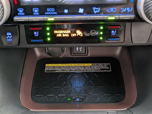 Used 2019 Toyota RAV4 Limited w/ Advanced Technology Package AWD/4WD image 7