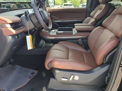 New 2026 Lincoln Navigator L Reserve AWD/4WD image 11