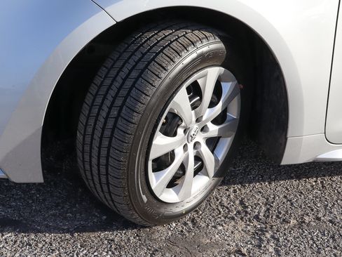 Used 2025 Toyota Corolla LE image 16