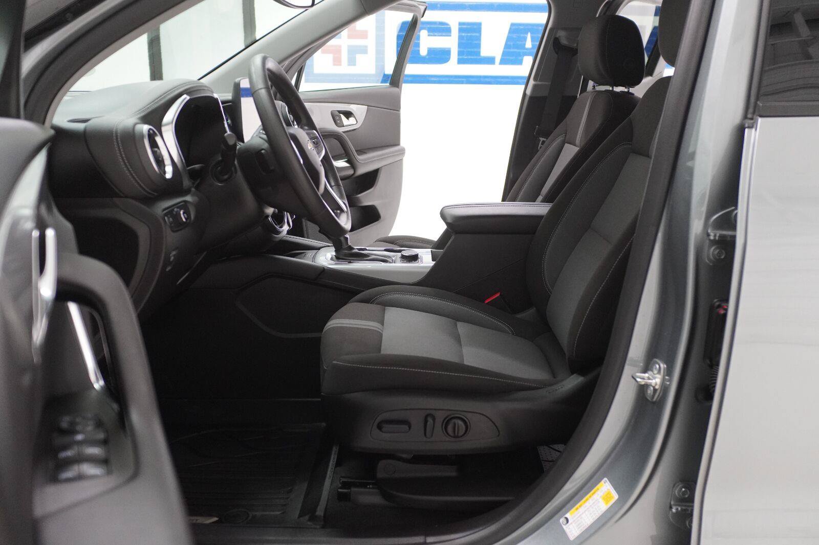 Used 2024 Chevrolet Blazer LT w/ Convenience Package FWD image 9