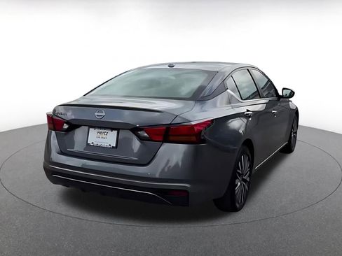 Used 2025 Nissan Altima 2.5 SV FWD image 15