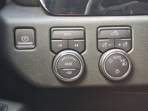 Certified 2023 Chevrolet Silverado 1500 LT AWD/4WD image 24
