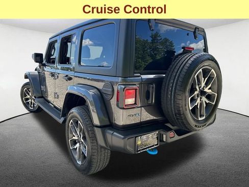 Used 2024 Jeep Wrangler Unlimited w/ Convenience Group AWD/4WD image 10
