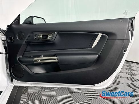 Used 2021 Ford Mustang Shelby GT500 w/ Technology Package RWD image 39