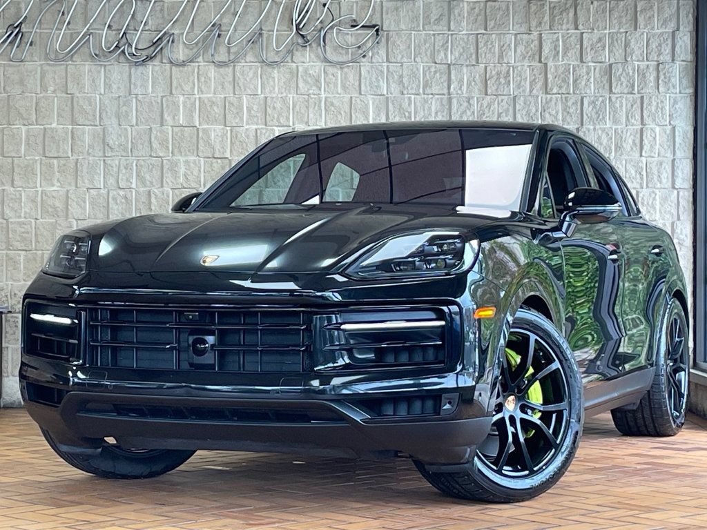 Used 2025 Porsche Cayenne S AWD/4WD image 2
