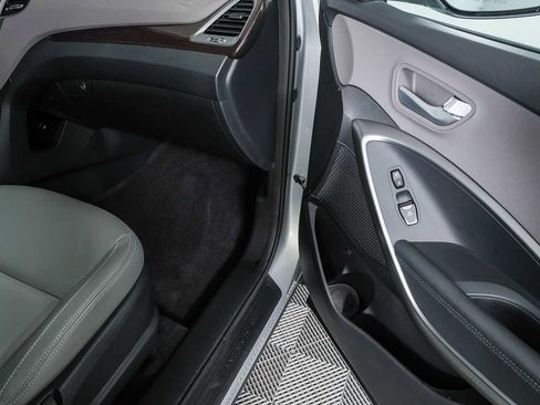 Used 2019 Hyundai Santa Fe XL SE FWD image 22