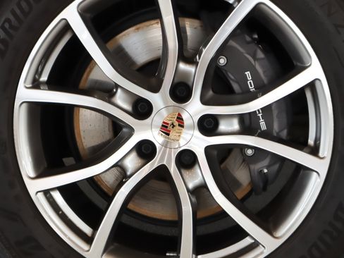 Certified 2025 Porsche Cayenne image 28