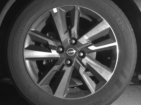 Used 2025 Nissan Versa SV FWD image 12