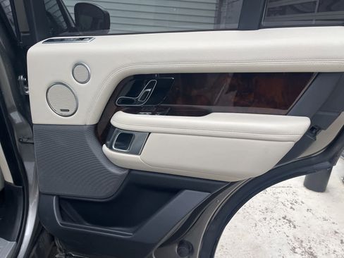 Used 2019 Land Rover Range Rover HSE image 17