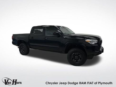Used 2022 Toyota Tacoma SR image 1