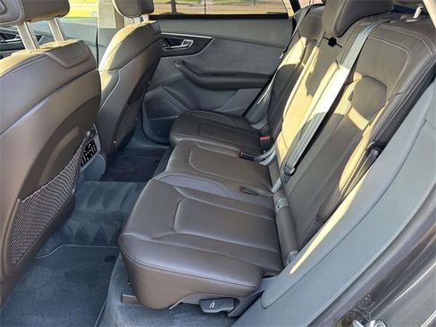 Used 2019 Audi Q8 Prestige w/ Luxury Package image 14