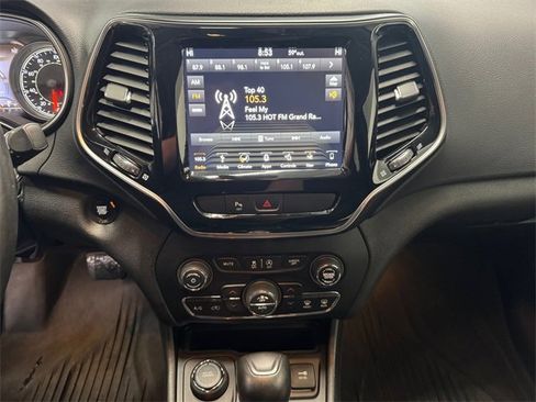 Used 2019 Jeep Cherokee Limited image 5