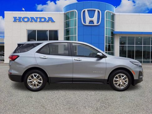 Used 2024 Chevrolet Equinox LS w/ LS Convenience Package FWD image 2