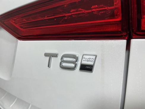 Certified 2025 Volvo XC60 T8 Core w/ Protection Package Premier AWD/4WD image 19