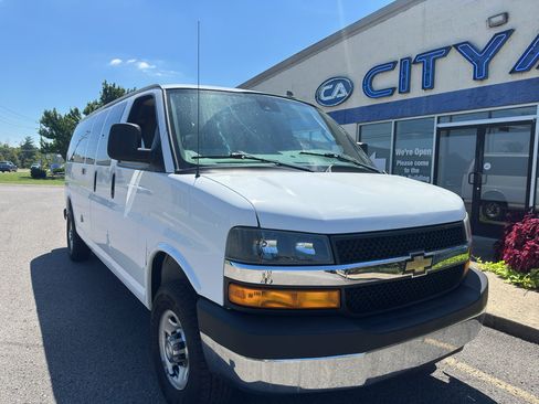 Used 2020 Chevrolet Express 3500 LT w/ LT Preferred Equipment Group RWD image 2