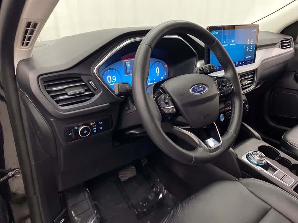 Used 2025 Ford Escape Platinum AWD/4WD image 2