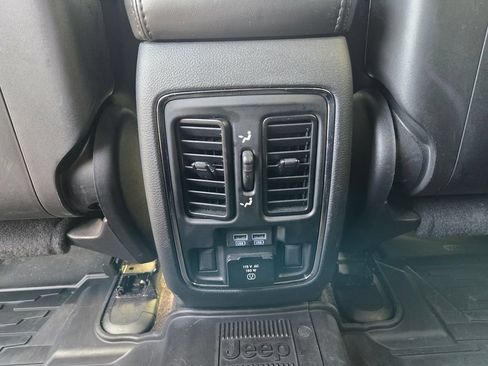 Used 2019 Jeep Grand Cherokee Limited w/ Trailer Tow Group IV AWD/4WD image 39