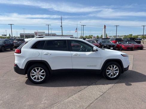 Used 2015 Jeep Cherokee Limited w/ Luxury Group AWD/4WD image 4