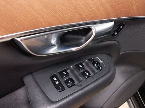 Certified 2023 Volvo XC90 B6 Plus AWD/4WD image 13