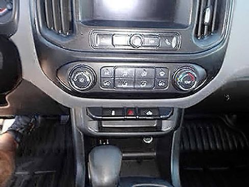 Used 2022 Chevrolet Colorado W/T w/ WT Convenience Package RWD image 4