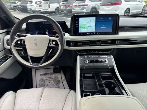 Certified 2025 Lincoln Aviator Black Label AWD/4WD image 28