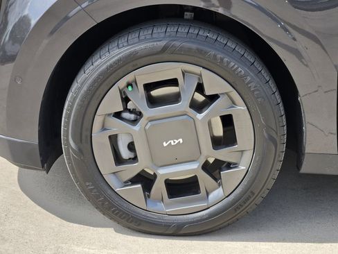 Certified 2026 Kia Carnival SX FWD image 17