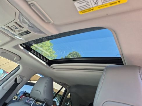 Used 2021 Toyota RAV4 XLE Premium AWD/4WD image 15