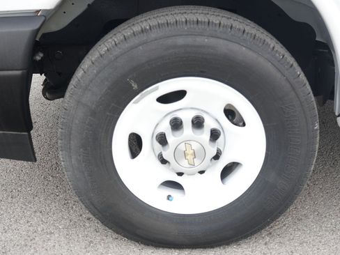 New 2025 Chevrolet Express 3500 image 12