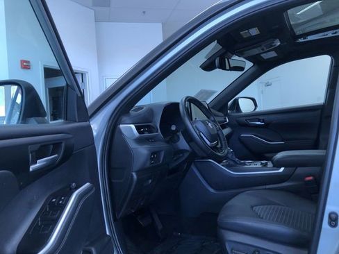 Used 2025 Toyota Highlander XSE image 13