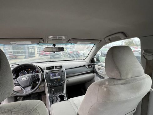 Used 2016 Toyota Camry LE image 12