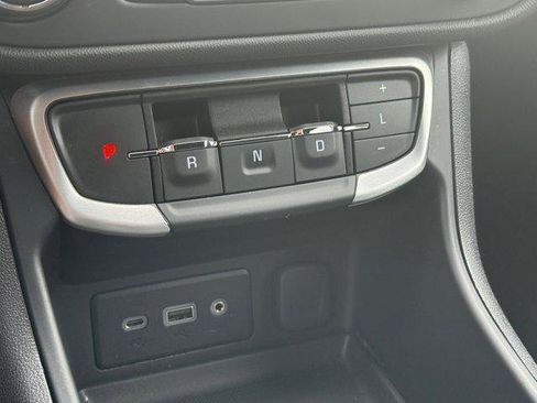 Used 2024 GMC Terrain SLE image 23