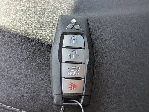 Used 2025 Mitsubishi Outlander SE AWD/4WD image 33