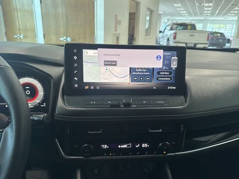 Used 2024 Nissan Rogue SL image 5