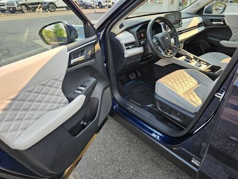 Used 2023 Mitsubishi Outlander SEL 40th Anniversary AWD/4WD image 23