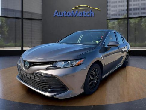 Used 2020 Toyota Camry LE image 4
